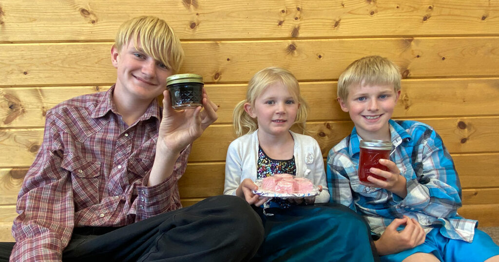 Farson Family Prepares Animals, Exhibits for Fair