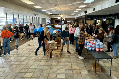 307 Auto Plaza Gives Out More Than 400 Thanksgiving Dinners Wednesday