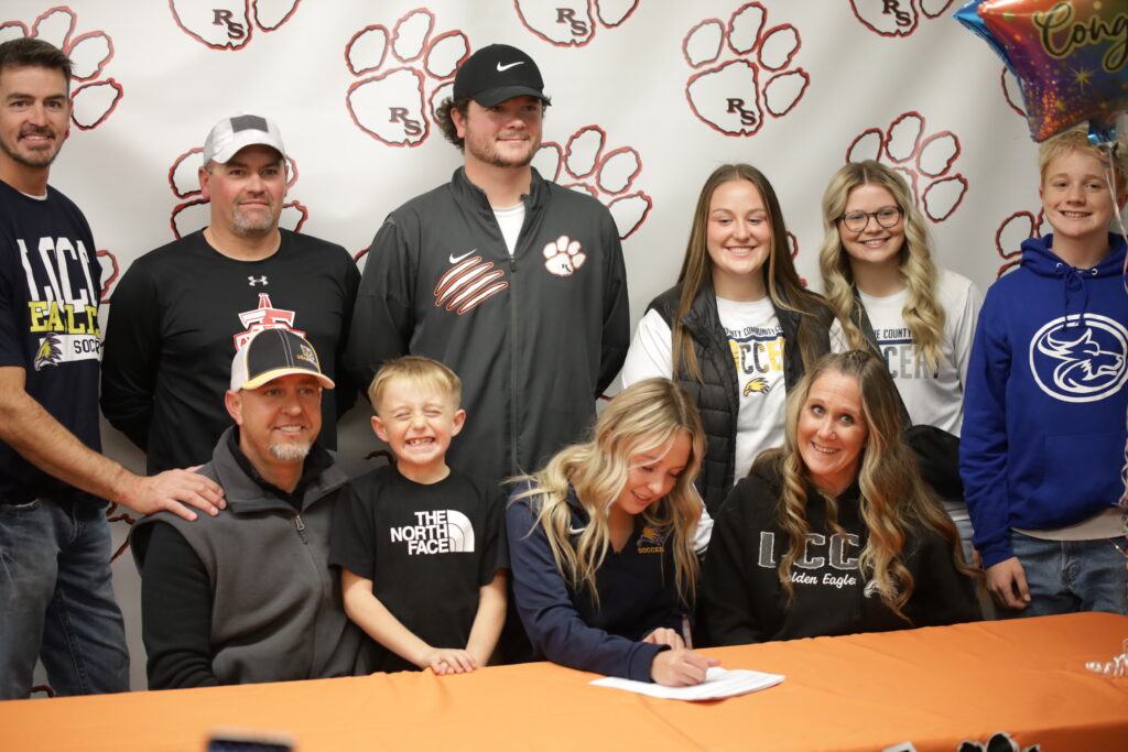 Brooklin Berry Commits to LCCC for Soccer