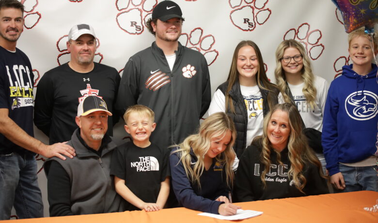 Brooklin Berry Commits to LCCC for Soccer