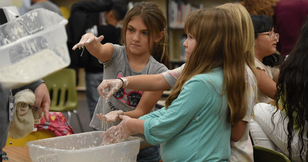 Desert View Elementary Participates in UW STEM Roadshow
