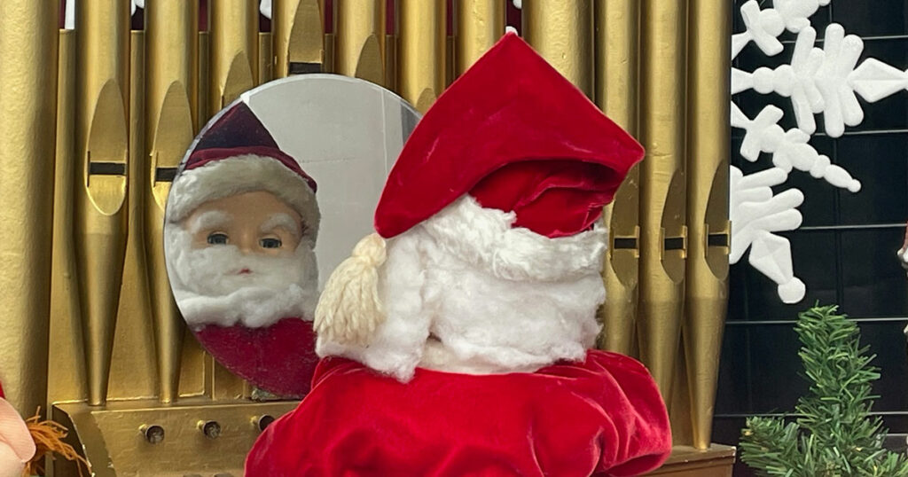 Marguerite’s Santa Continues to Delight Downtown