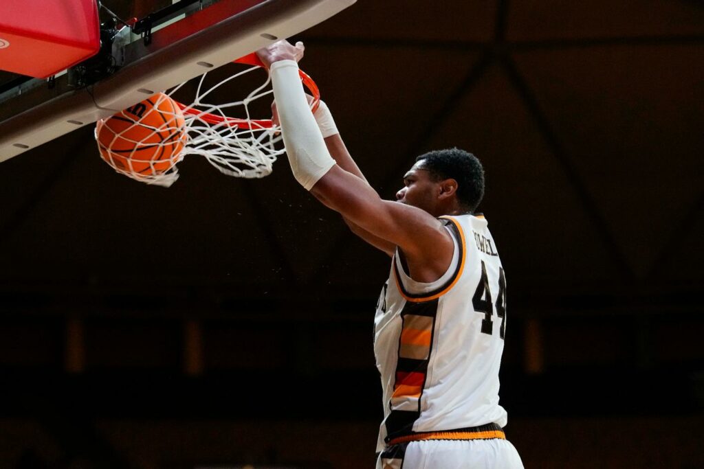 Wyoming Tips off Against South Dakota State in El Paso