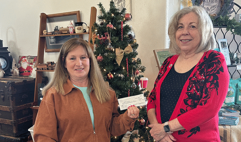 Women’s Club Makes Donation to Alzheimer’s Association