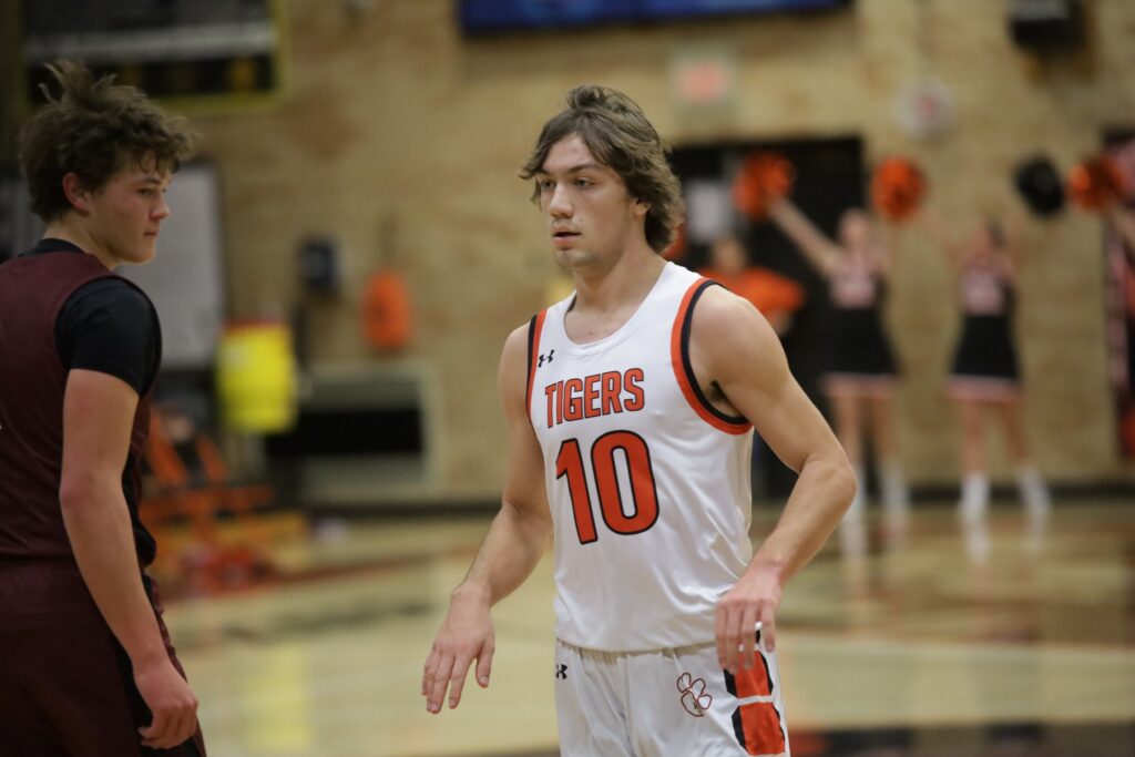 Tigers Basketball Goes 3-1 This Weekend, Wolves Fall in OT to Top 4A Southwest Team