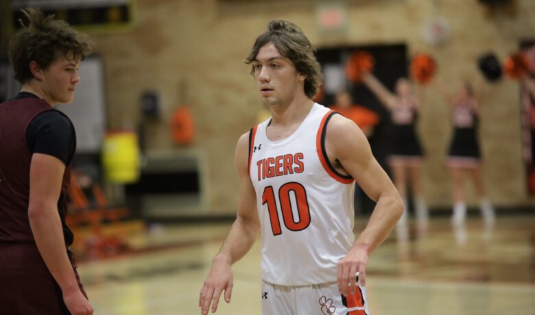 Tigers Basketball Goes 3-1 This Weekend, Wolves Fall in OT to Top 4A Southwest Team