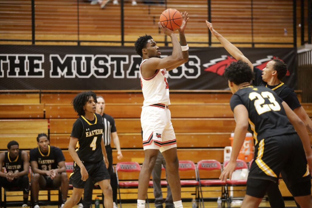 Western Splits Basketball Games Against Eastern