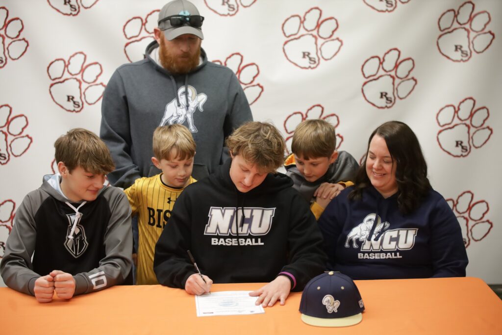 Cahill and Sagastume Sign to Play Baseball Against Eachother in the UMAC