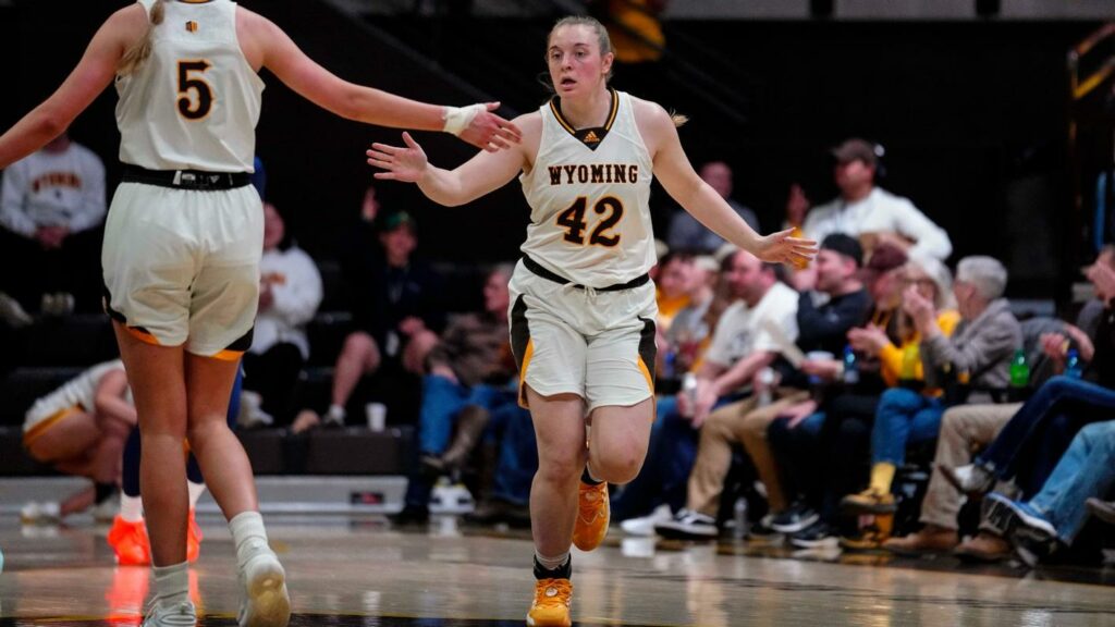 Cowgirls Host South Dakota in WNIT Super 16 Round