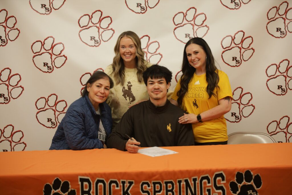 Gabriel Reyes From RSHS Signed With UW’s Cheer Squad