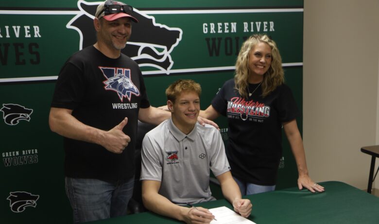 Kale Knezovich Signs For Wrestling with the Mustangs