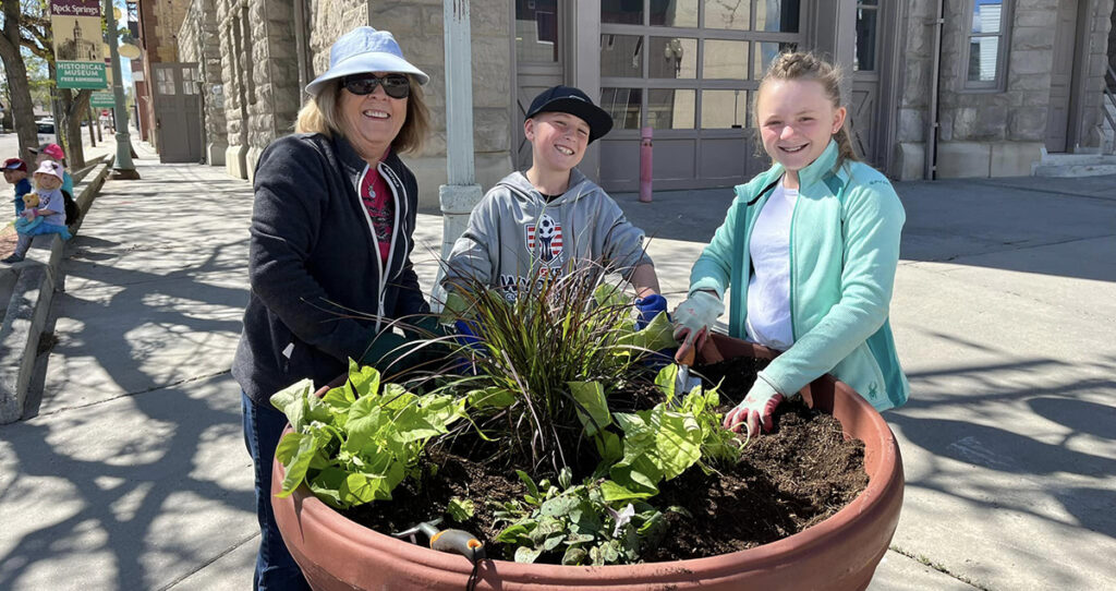 Volunteers Needed to Plant Flowers in Downtown Rock Springs