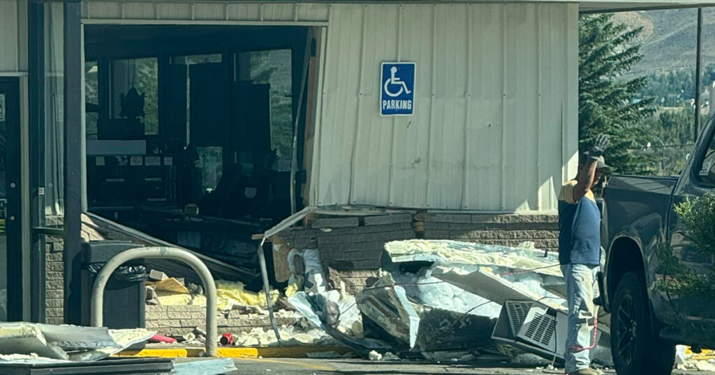 Car Crashes into Green River Alta Convenience Store Monday