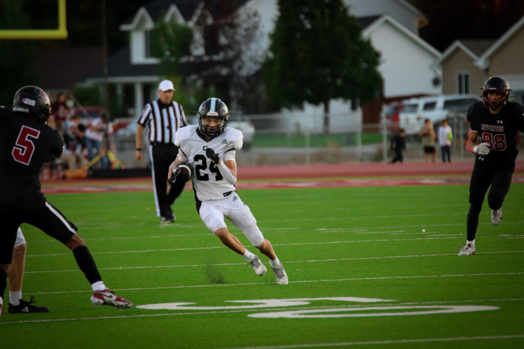 Evanston Defeats Green River 32-7 in Conference Opener