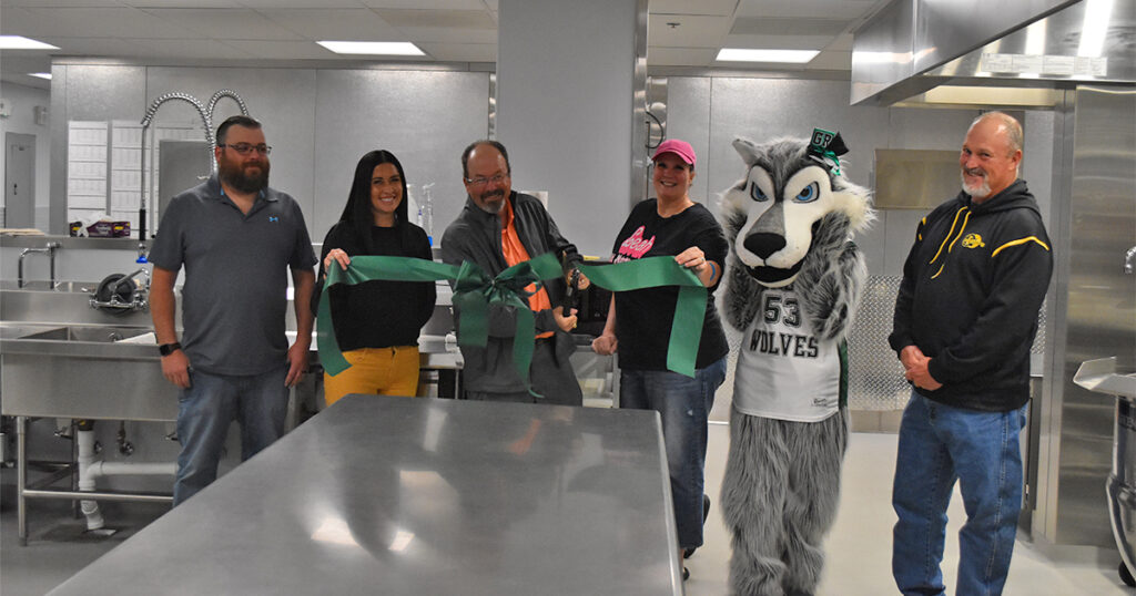 Lincoln Middle School Kitchen Gets a Revamp