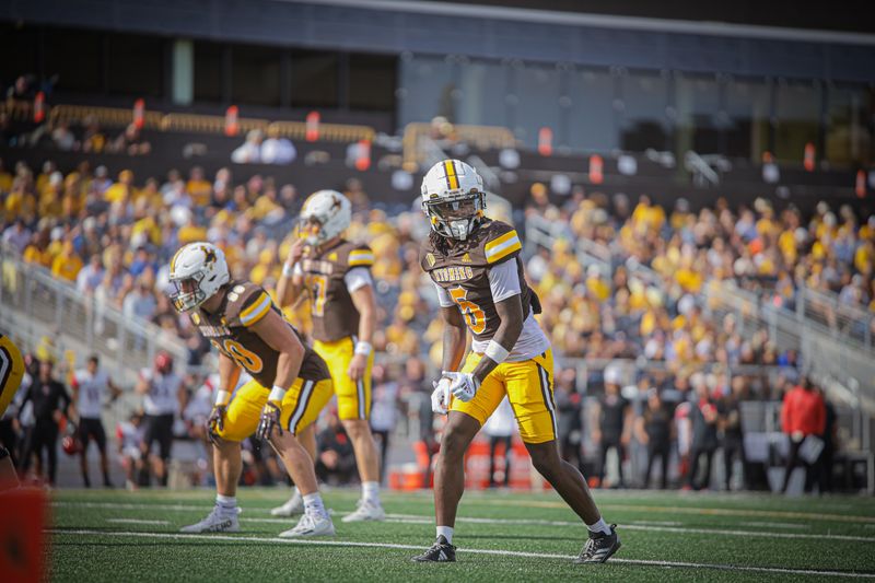 Cowboys Fall on Last-Second Field Goal to Utah State, 27-25