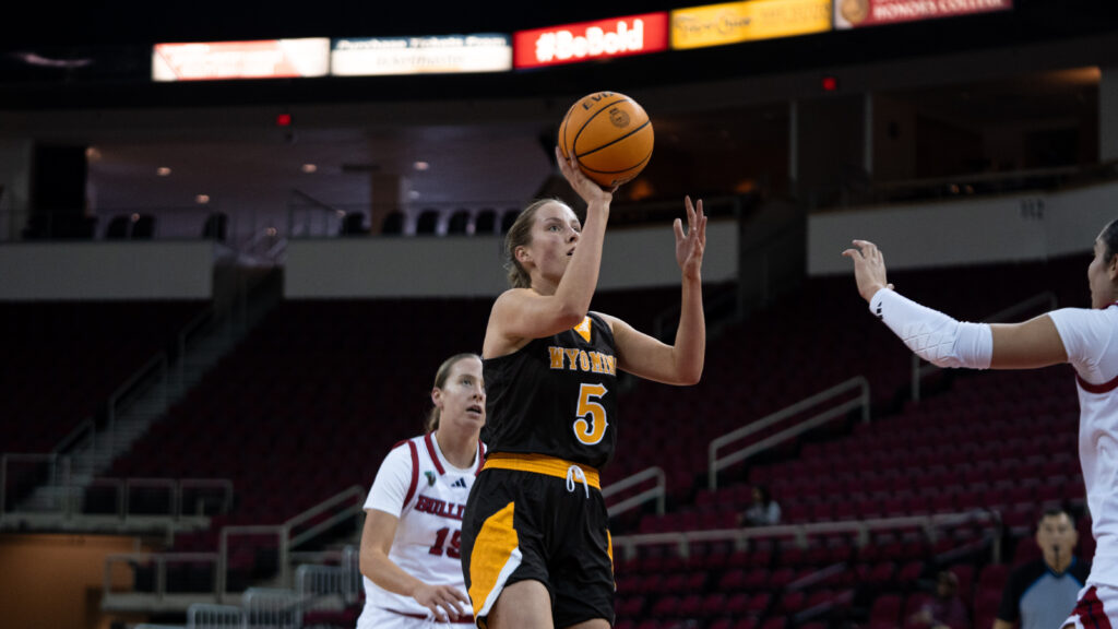 Wyoming Basketball Teams Shine in Weekend Road Games, Prepare for Showdowns Against New Mexico