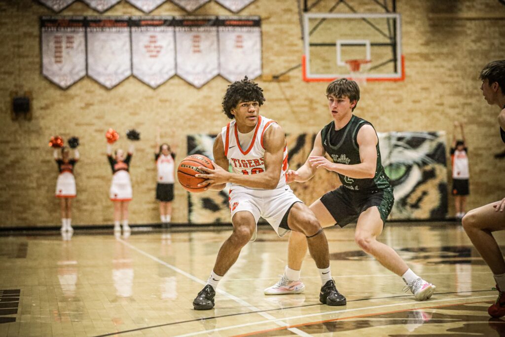 Tigers Win Big Over Casper Teams While Lady Tigers Fall in Tight Battles