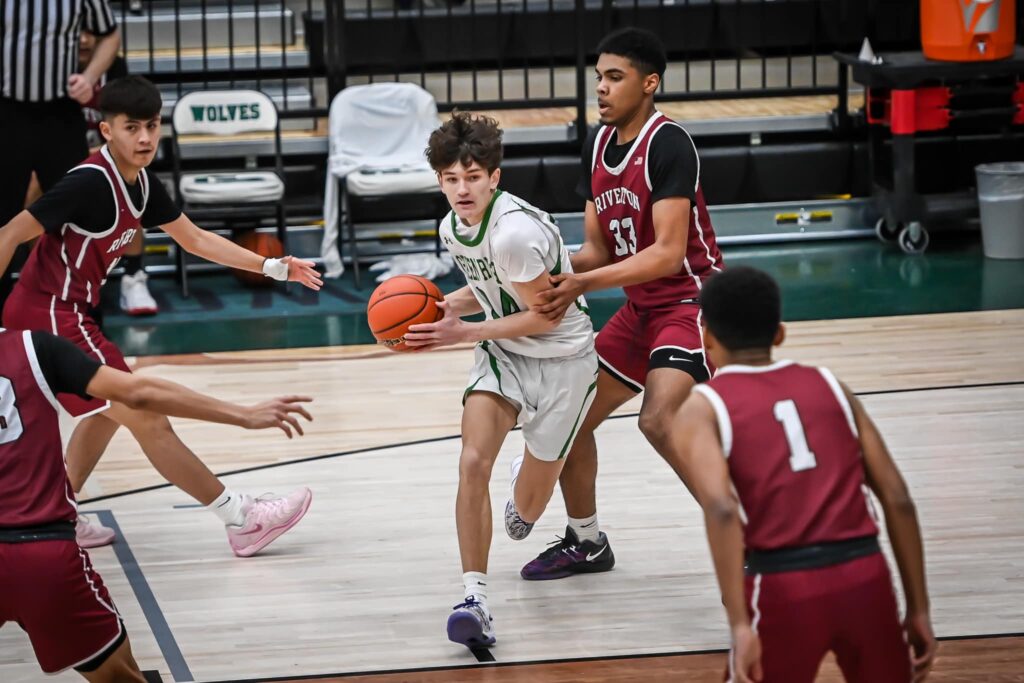 Wolves, Tigers Basketball Teams Head to Casper for Key Matchups Ahead of Rivalry Week