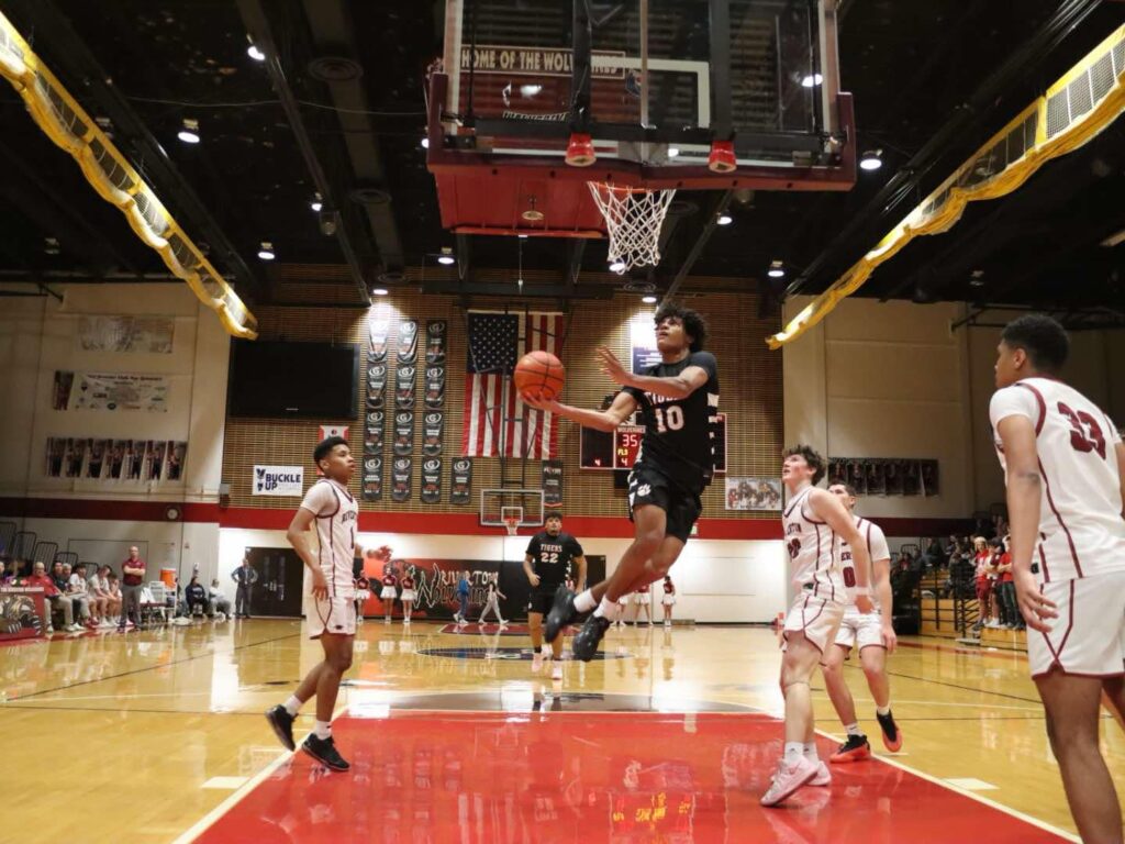 Rock Springs Boys Stay Hot, Girls Struggle in Riverton