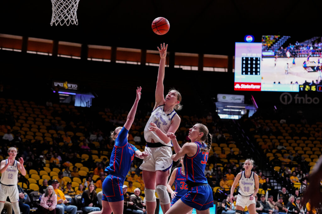 Wyoming Basketball Recap: Cowgirls Dominate Boise State, Cowboys Fall Short at San Diego State