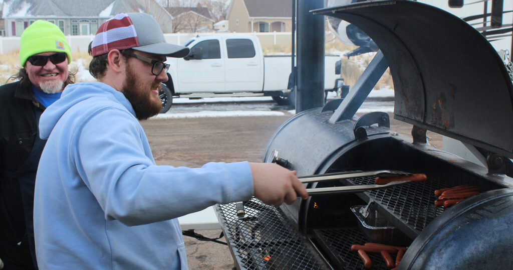 Grateful Unions, Community Offer Lunch to First Responders