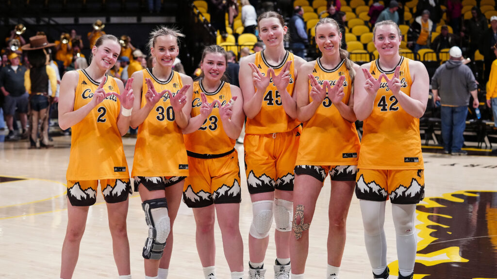 Wyoming Cowgirls Set Program Record on Senior Night; Cowboys Fall in Regular-Season Finale