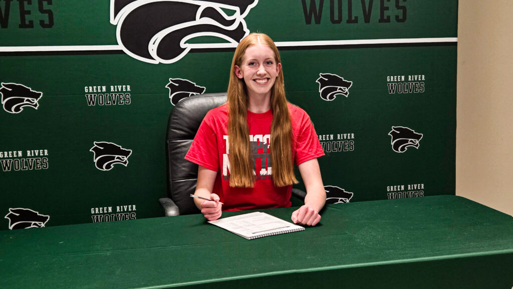 Green River’s Eva Murray Signs with Northwest College Volleyball