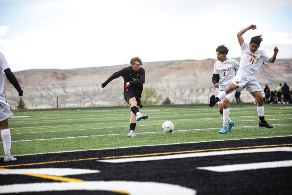 Green River Girls Advance in OT Thriller; Rock Springs Boys Dominate Day One of 4A West Regionals