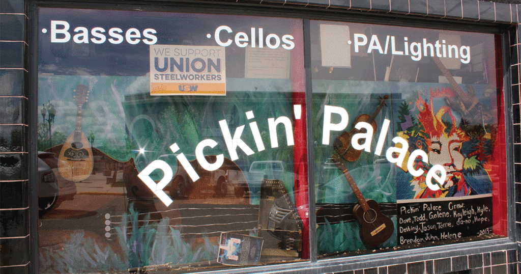 Pickin’ Palace Held Concert for 30 Year Anniversary