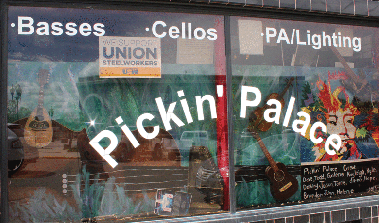 Pickin’ Palace Held Concert for 30 Year Anniversary