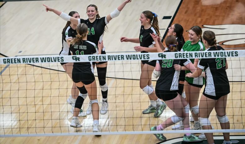 Lady Wolves Edge Sheridan in Five-Set Thriller to Advance to State Semifinals