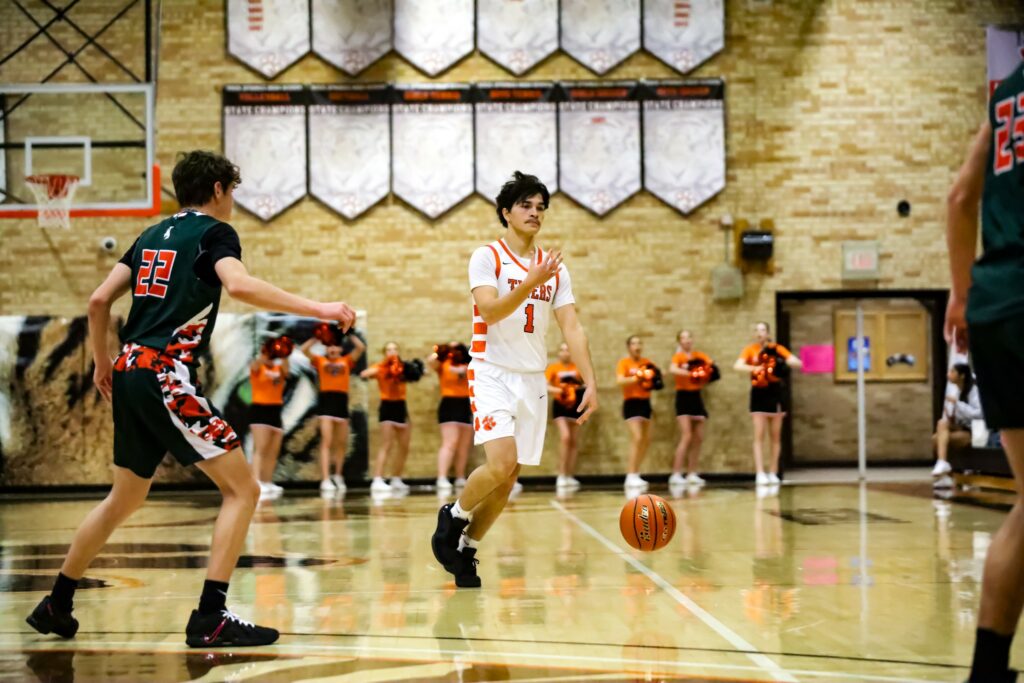 Local Basketball Teams Close Out 2025 on Final Day of Flaming Gorge Classic