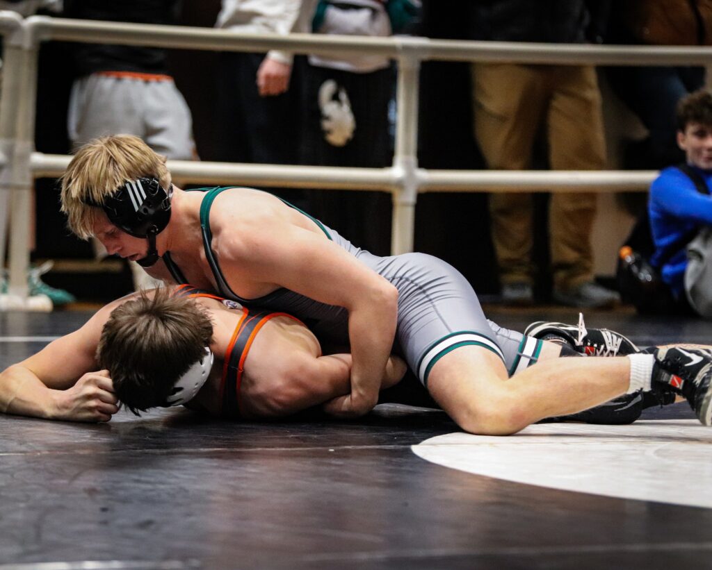 Hintz Reaches Round of 32, Henderson Battles in Consolations at NHSCA Nationals