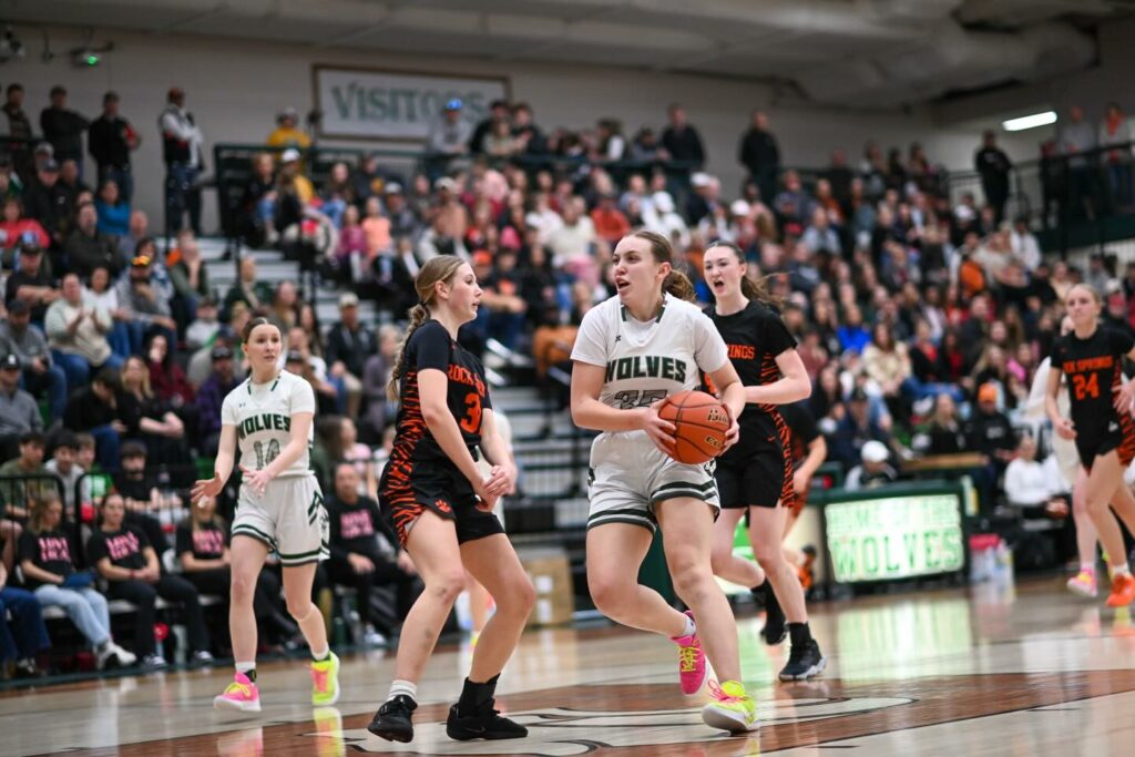 Green River Girls Advance to Semifinals, Boys Fall on Opening Day of State Tournament