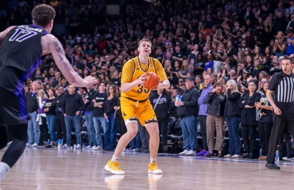 Cowboys Close Strong in 70-65 Road Win at Grand Canyon