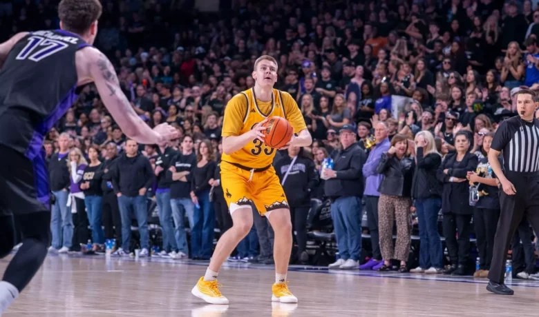 Cowboys Close Strong in 70-65 Road Win at Grand Canyon