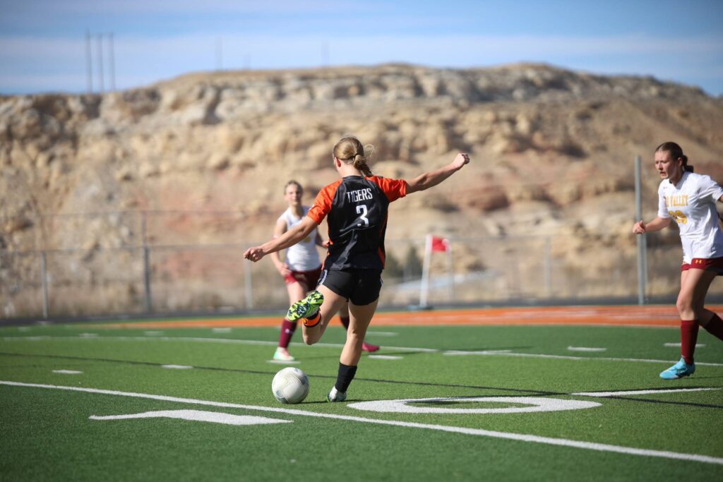 Tigers Sweep Star Valley, Stay Perfect at Home