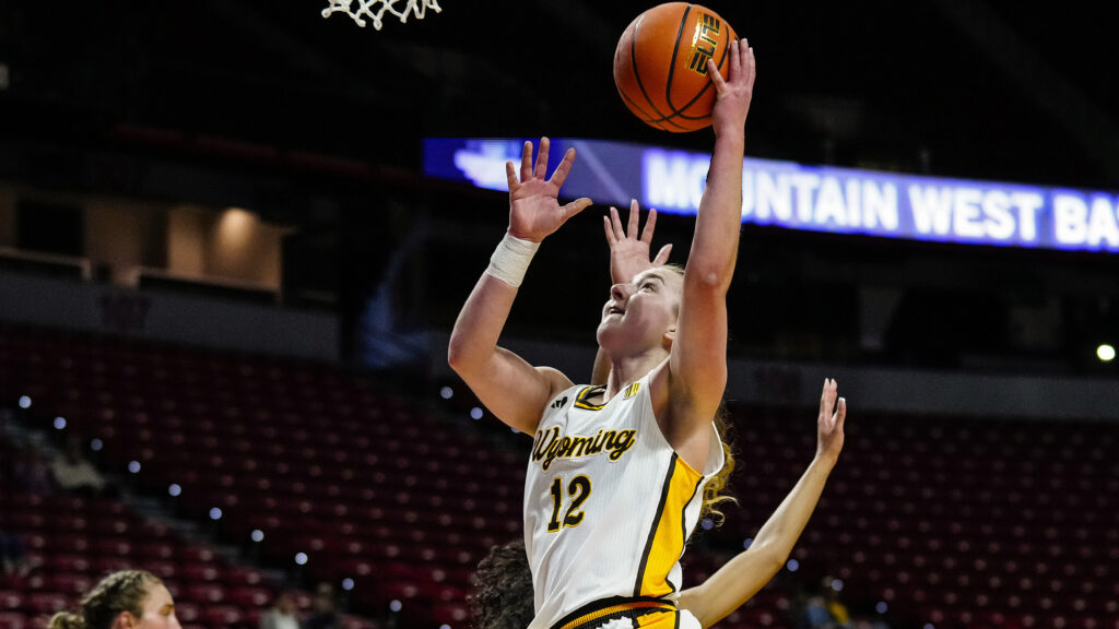 Cowboys Win Regular-Season Finale; Cowgirls Fall in MW Tournament Opener