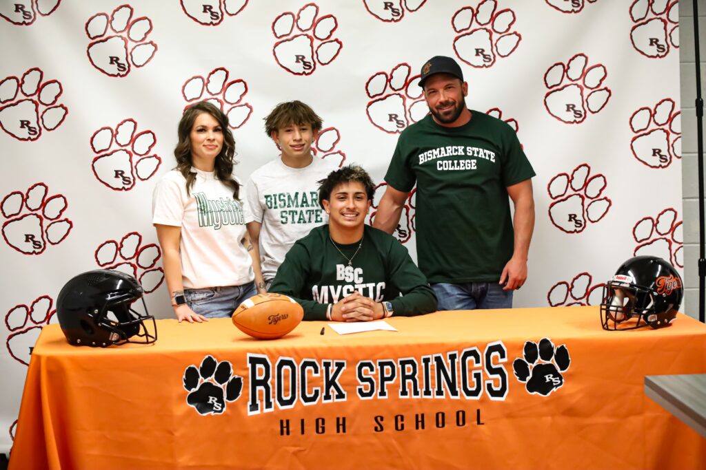 Cruz Chooses Football Future, Joins Growing Tiger Pipeline to Bismarck