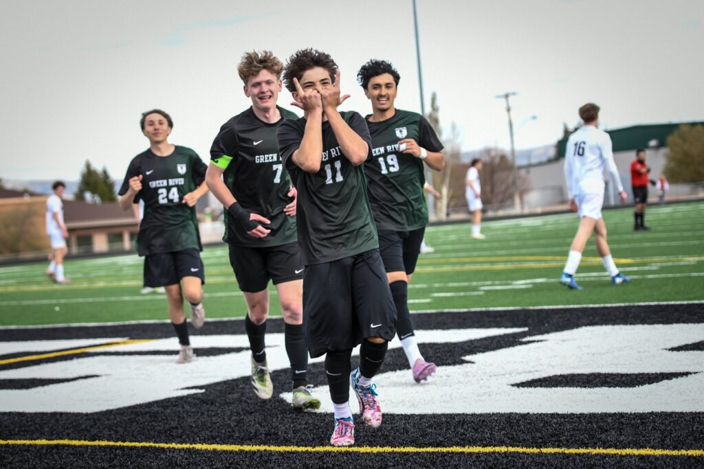 Green River Splits with Kelly Walsh after Sweeping Natrona County