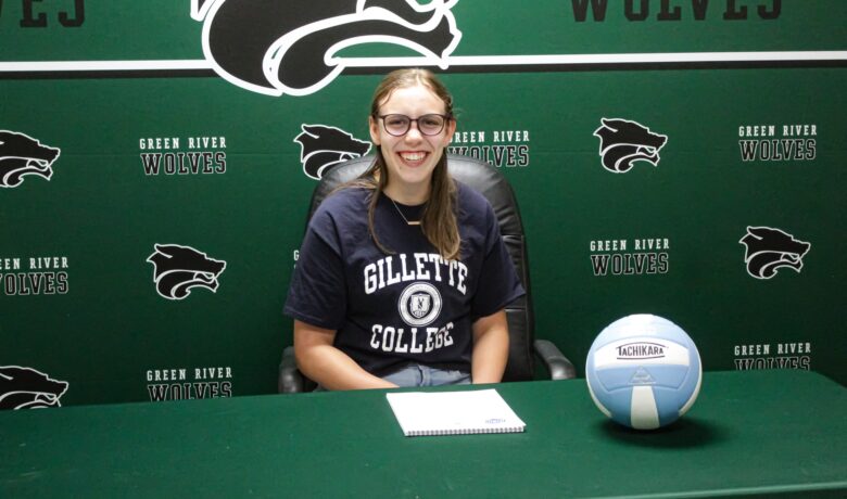 Arnold Signs With Gillette College