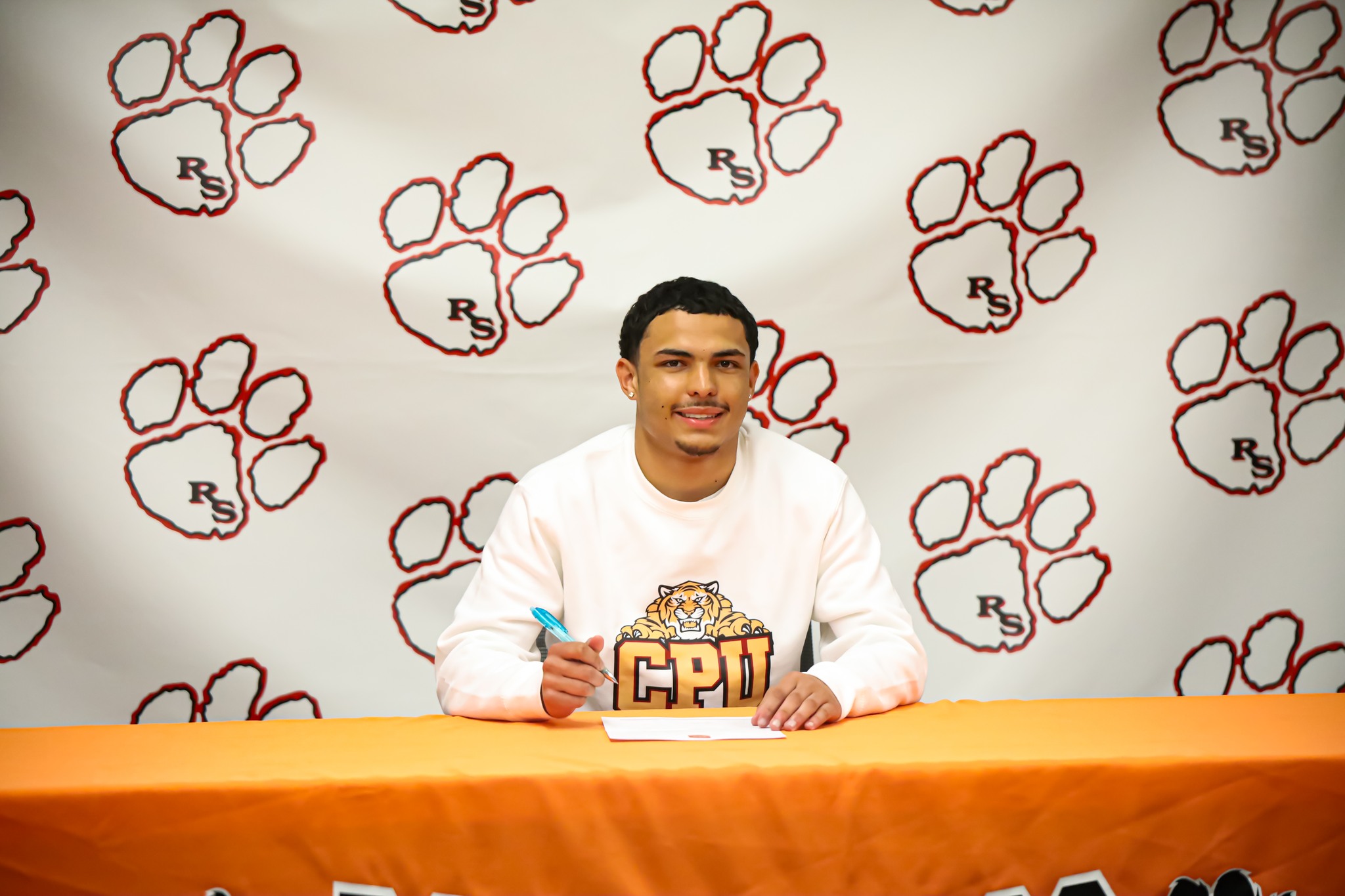 Thomas Signs With California Prestige University