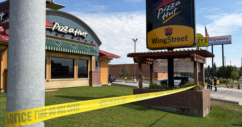 Knife-Wielding Man Subdued at RS Pizza Hut
