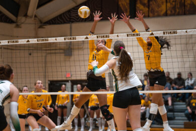Cowgirls Battle Through UniWyo Invite