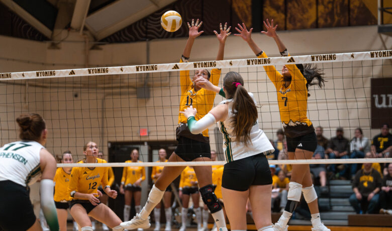 Cowgirls Battle Through UniWyo Invite