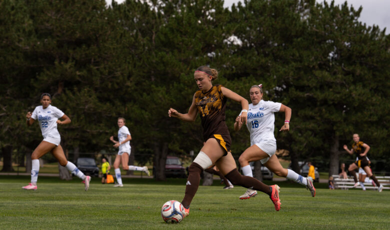 Wyoming Blanks Nevada to Open Conference Play