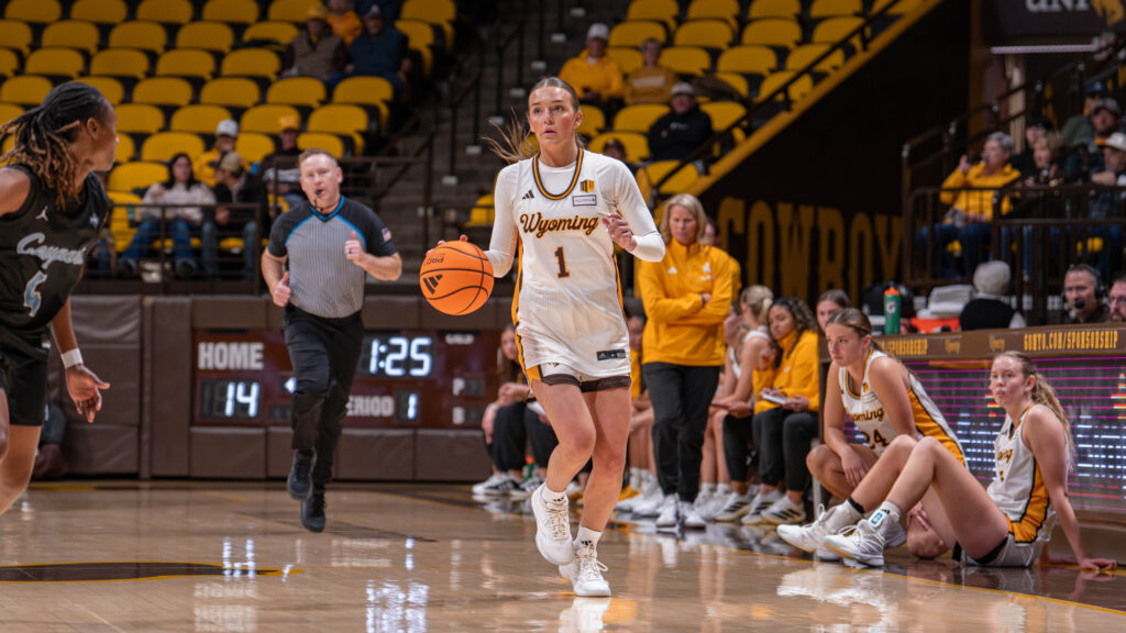 Cowgirls Host South Dakota Mines for Final Exhibition