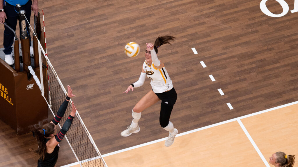Cowgirls Earn First Mountain West Win With Sweep